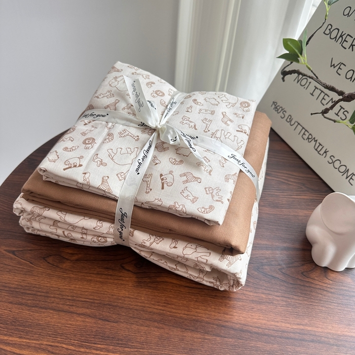 91家纺网 家纺一手货源 找家纺 爱思佳 2024新款A类母婴全棉双层纱印花四件套直播热卖系列-系列一 欢乐岛