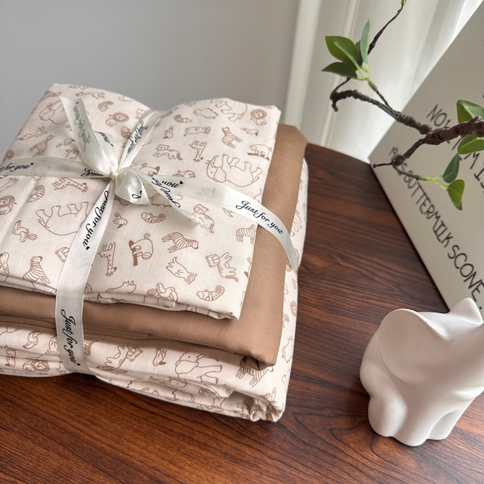 91家纺网 家纺一手货源 找家纺 爱思佳 2024新款A类母婴全棉双层纱印花四件套直播热卖系列-系列一 欢乐岛