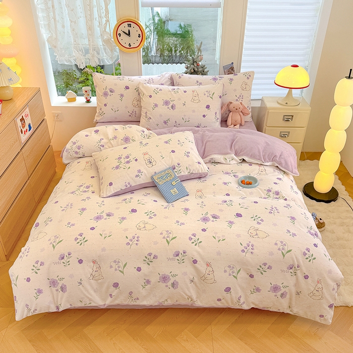 91家纺网 家纺一手货源 找家纺 酱子 2025新款200克高克重印花牛奶绒四件套 兔眠花笺