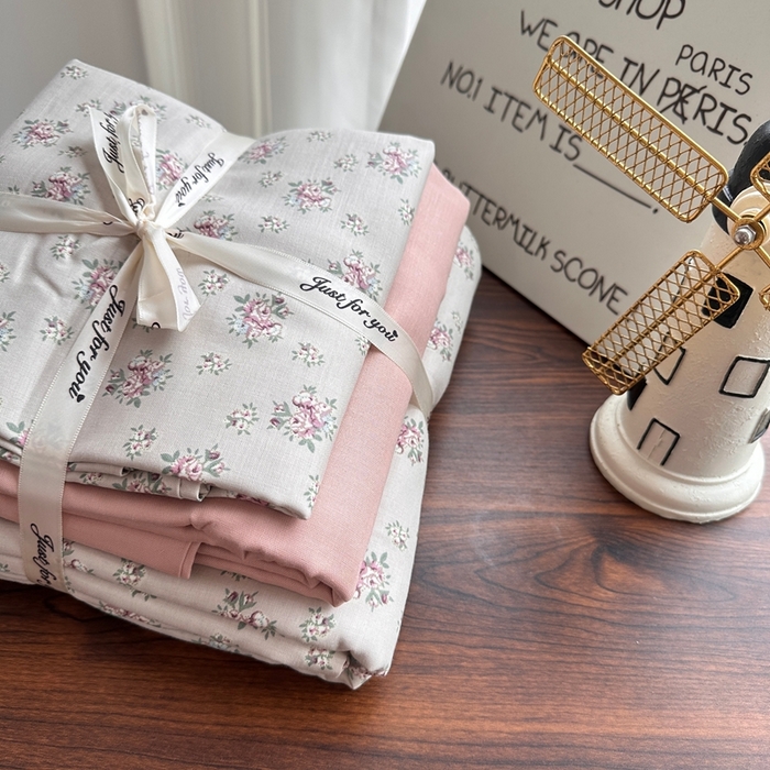 91家纺网 家纺一手货源 找家纺 爱思佳 2024新款A类母婴全棉双层纱印花四件套直播热卖系列-系列一 瑾年