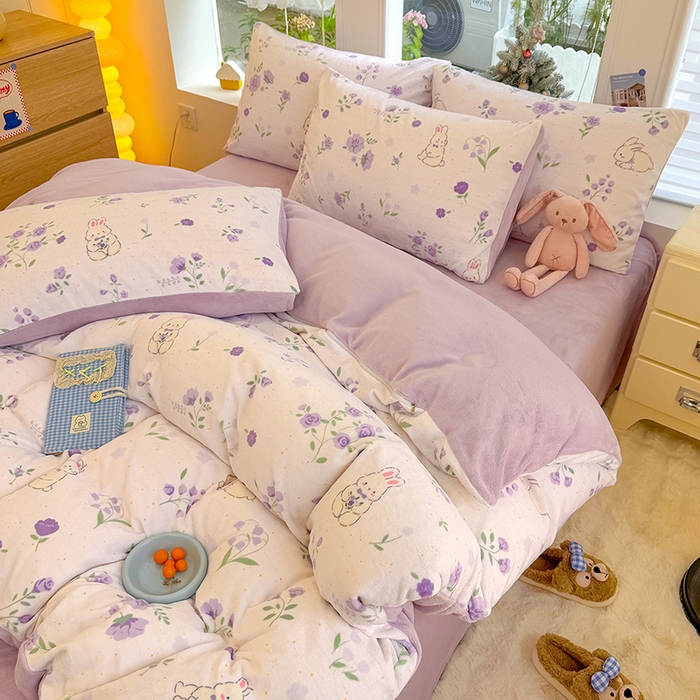 91家纺网 家纺一手货源 找家纺 酱子 2025新款200克高克重印花牛奶绒四件套 兔眠花笺