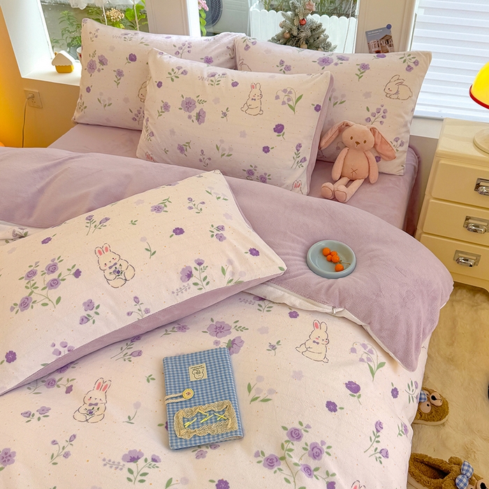 91家纺网 家纺一手货源 找家纺 酱子 2025新款200克高克重印花牛奶绒四件套 兔眠花笺