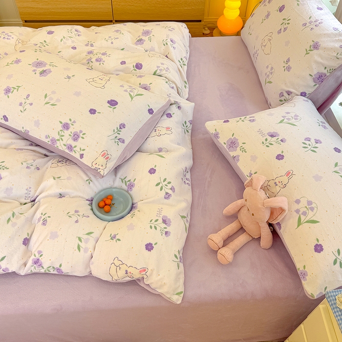 91家纺网 家纺一手货源 找家纺 酱子 2025新款200克高克重印花牛奶绒四件套 兔眠花笺