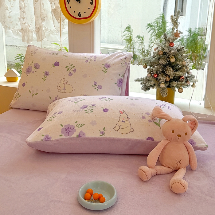 91家纺网 家纺一手货源 找家纺 酱子 2025新款200克高克重印花牛奶绒四件套 兔眠花笺