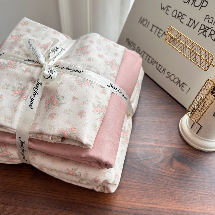 91家纺网 家纺一手货源 找家纺 爱思佳 2024新款A类母婴全棉双层纱印花四件套直播热卖系列-系列一 玫珑茉莉