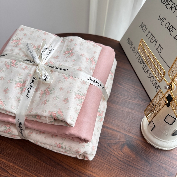 91家纺网 家纺一手货源 找家纺 爱思佳 2024新款A类母婴全棉双层纱印花四件套直播热卖系列-系列一 玫珑茉莉