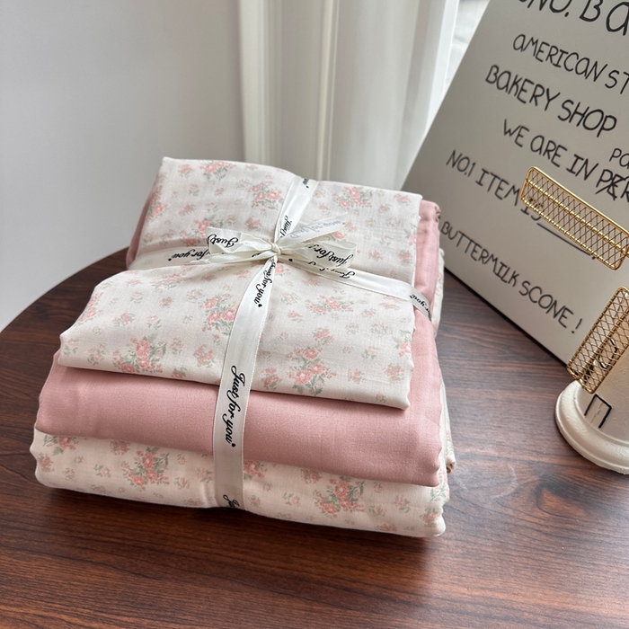 91家纺网 家纺一手货源 找家纺 爱思佳 2024新款A类母婴全棉双层纱印花四件套直播热卖系列-系列一 玫珑茉莉