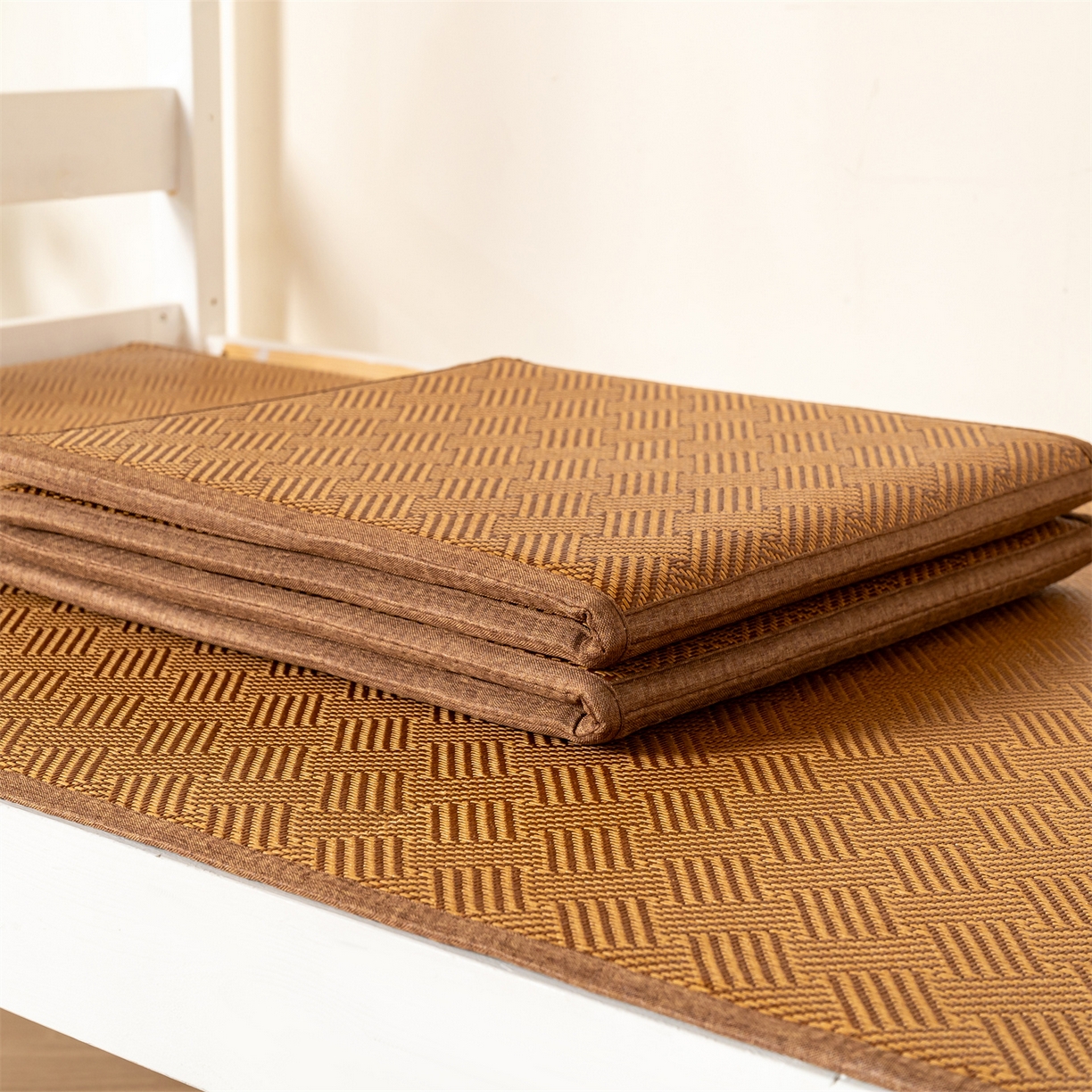 91家纺网 家纺一手货源 找家纺 新太阳蚊帐 2025新款学生宿舍冰藤席凉席 棕韵雅舍拼接