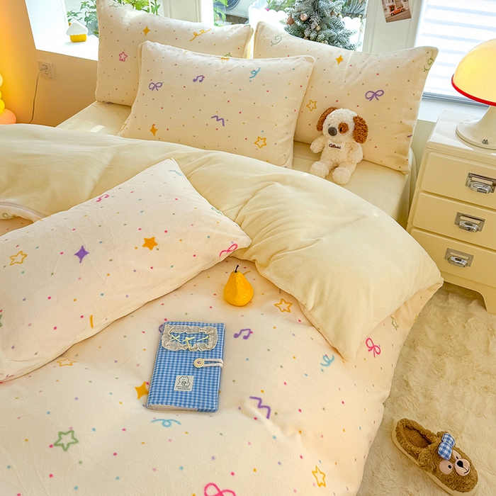 91家纺网 家纺一手货源 找家纺 酱子 2025新款200克高克重印花牛奶绒四件套 星彩梦