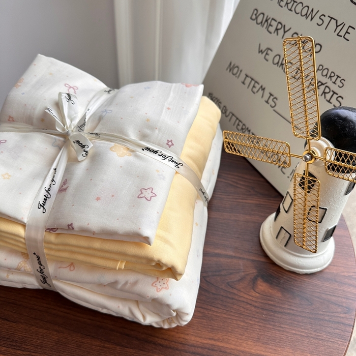 91家纺网 家纺一手货源 找家纺 爱思佳 2024新款A类母婴全棉双层纱印花四件套直播热卖系列-系列一 蜜糖