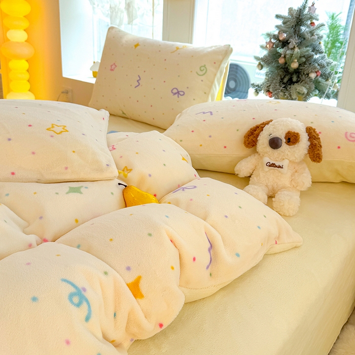 91家纺网 家纺一手货源 找家纺 酱子 2025新款200克高克重印花牛奶绒四件套 星彩梦