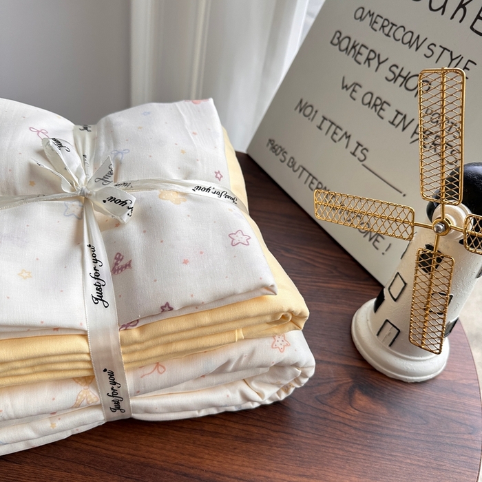 91家纺网 家纺一手货源 找家纺 爱思佳 2024新款A类母婴全棉双层纱印花四件套直播热卖系列-系列一 蜜糖