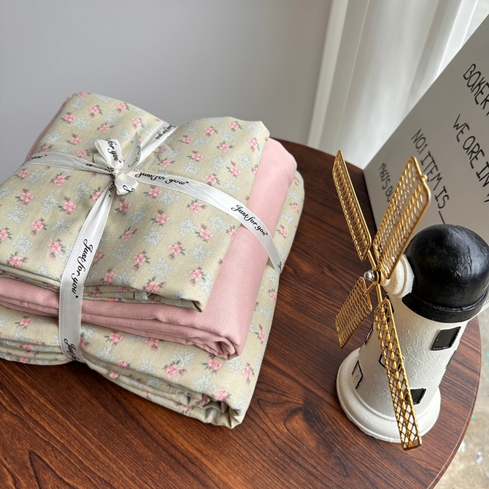 91家纺网 家纺一手货源 找家纺 爱思佳 2024新款A类母婴全棉双层纱印花四件套直播热卖系列-系列一 璎珞