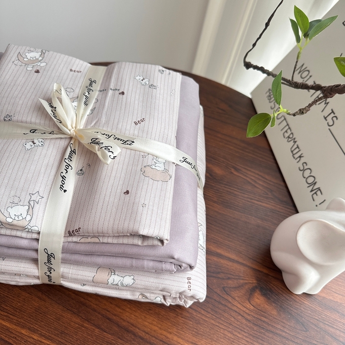 91家纺网 家纺一手货源 找家纺 爱思佳 2024新款A类母婴全棉双层纱印花四件套直播热卖系列-系列一 月亮熊