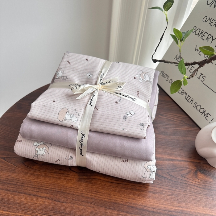 91家纺网 家纺一手货源 找家纺 爱思佳 2024新款A类母婴全棉双层纱印花四件套直播热卖系列-系列一 月亮熊