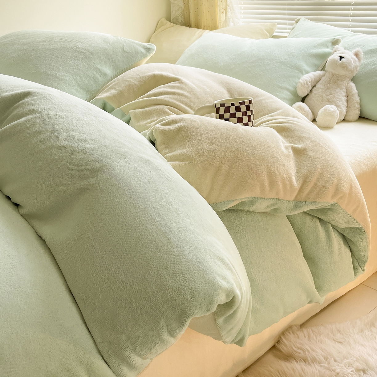 91家纺网 家纺一手货源 找家纺 酱子 2025新款纯色双拼牛奶绒四件套190克 芽绿+奶黄