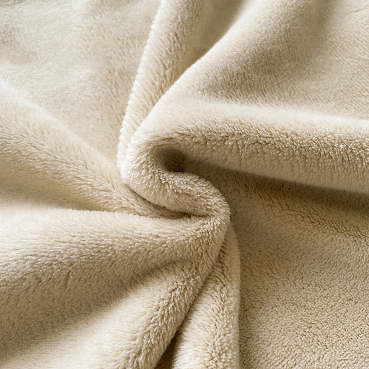 91家纺网 家纺一手货源 找家纺 酱子 2025新款纯色双拼牛奶绒四件套190克 米杏+茶咖