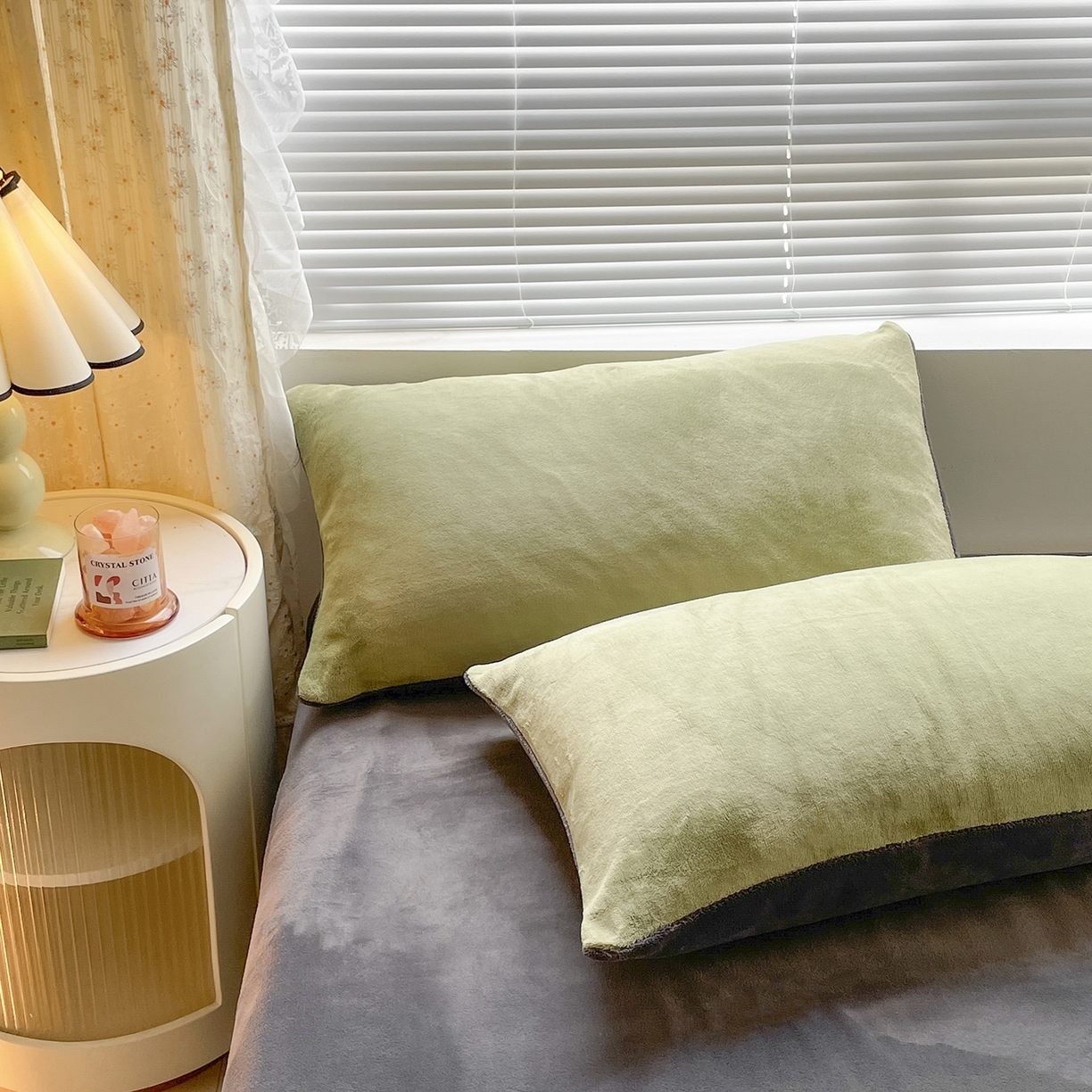 91家纺网 家纺一手货源 找家纺 酱子 2025新款纯色双拼牛奶绒四件套190克 榄绿+深灰