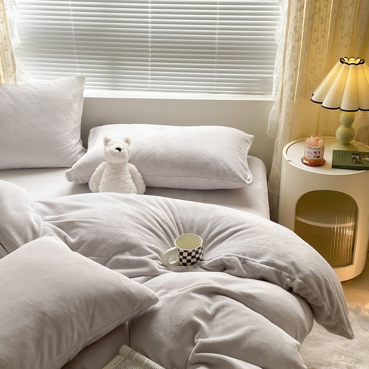 91家纺网 家纺一手货源 找家纺 酱子 2025新款纯色双拼牛奶绒四件套190克 米灰