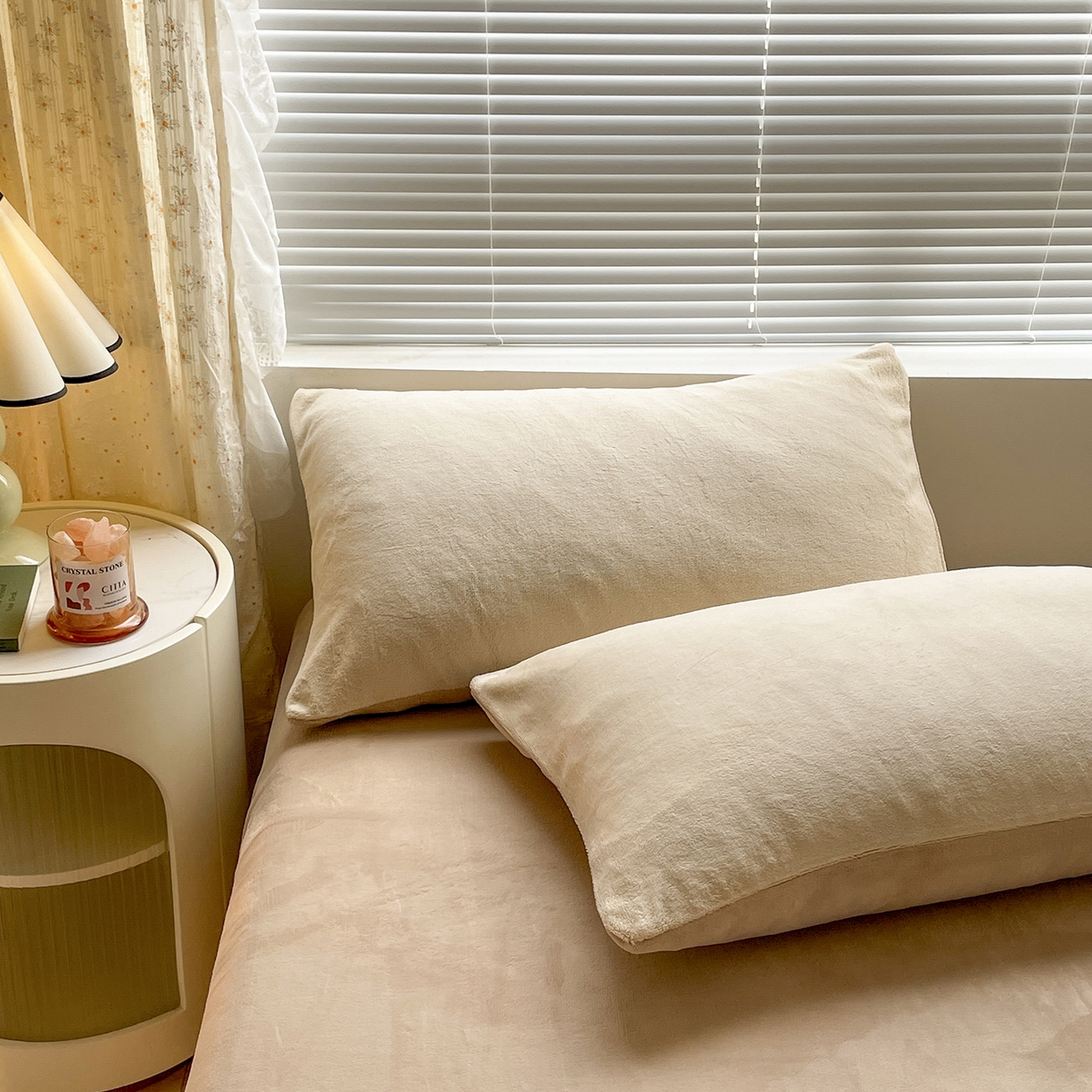 91家纺网 家纺一手货源 找家纺 酱子 2025新款纯色双拼牛奶绒四件套190克 米杏+奶咖