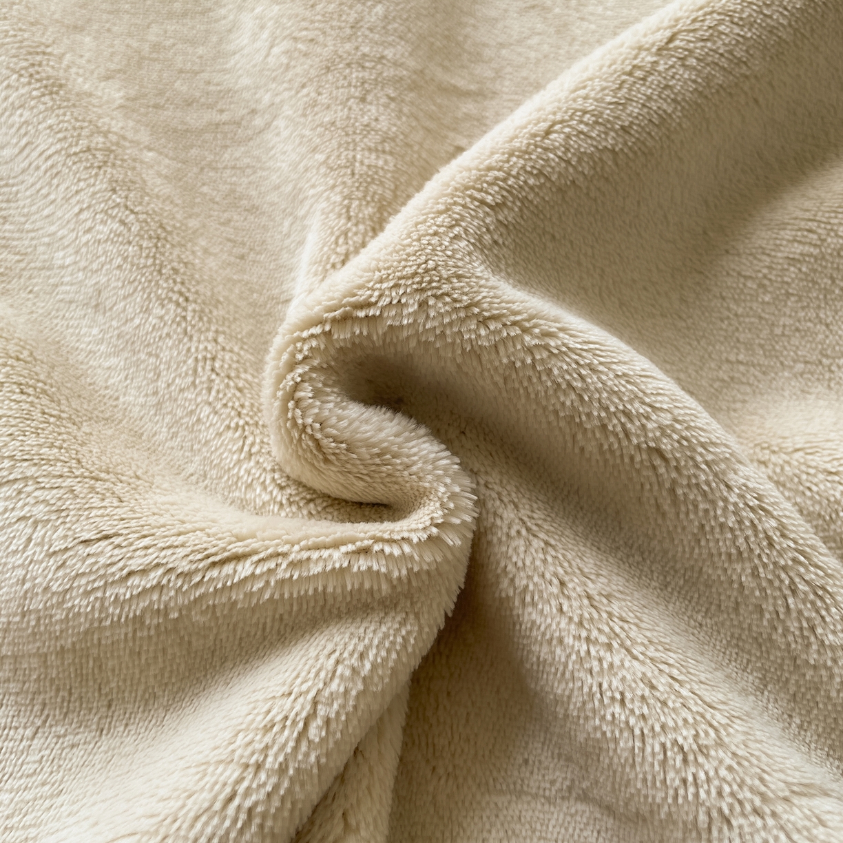 91家纺网 家纺一手货源 找家纺 酱子 2025新款纯色双拼牛奶绒四件套190克 米杏+奶咖