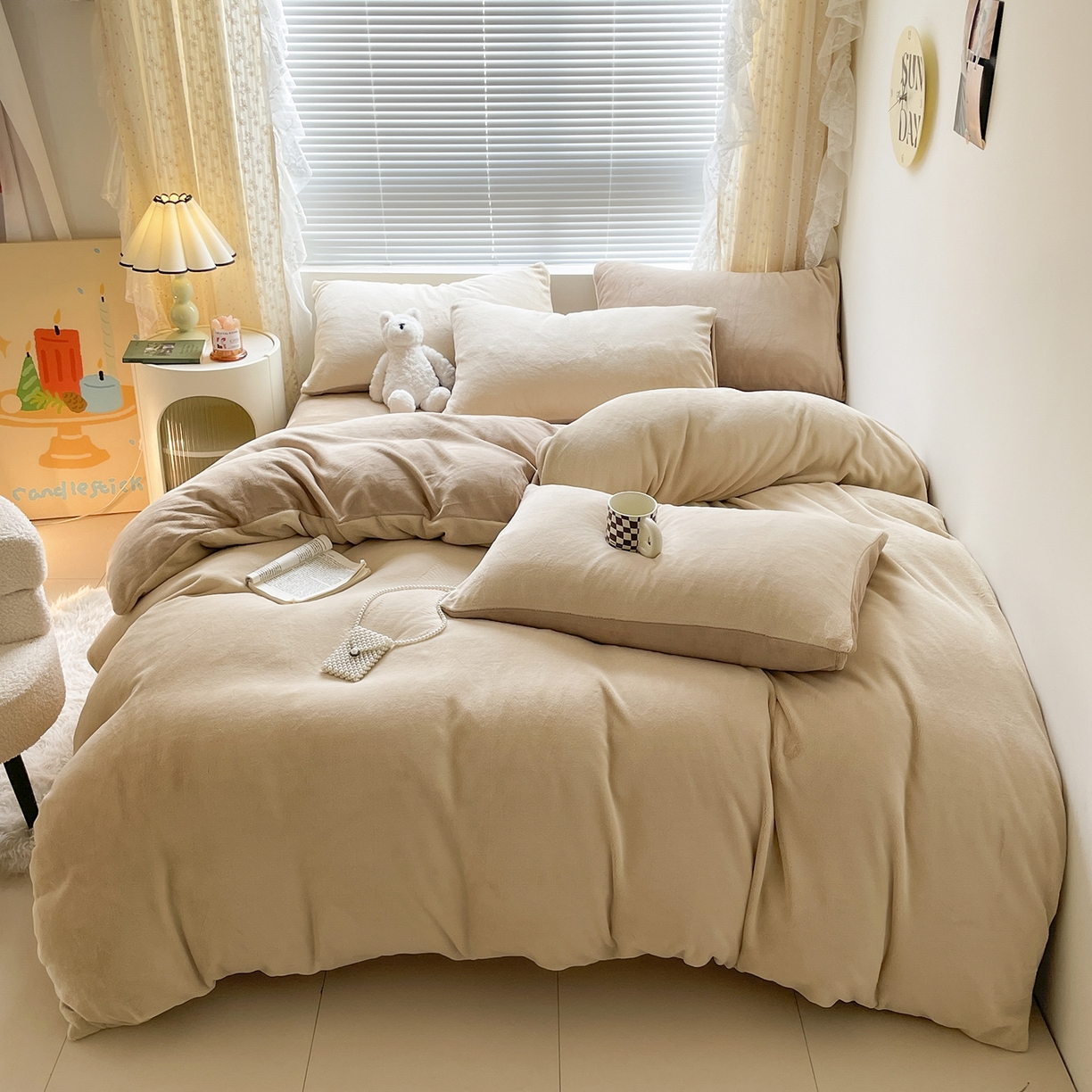 91家纺网 家纺一手货源 找家纺 酱子 2025新款纯色双拼牛奶绒四件套190克 米杏+奶咖