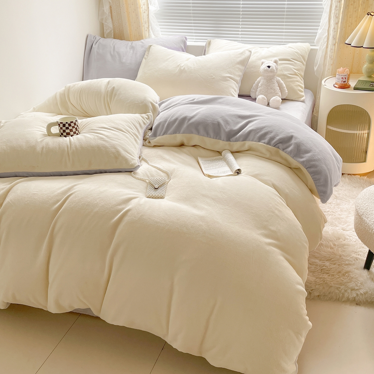 91家纺网 家纺一手货源 找家纺 酱子 2025新款纯色双拼牛奶绒四件套190克 奶黄+米灰