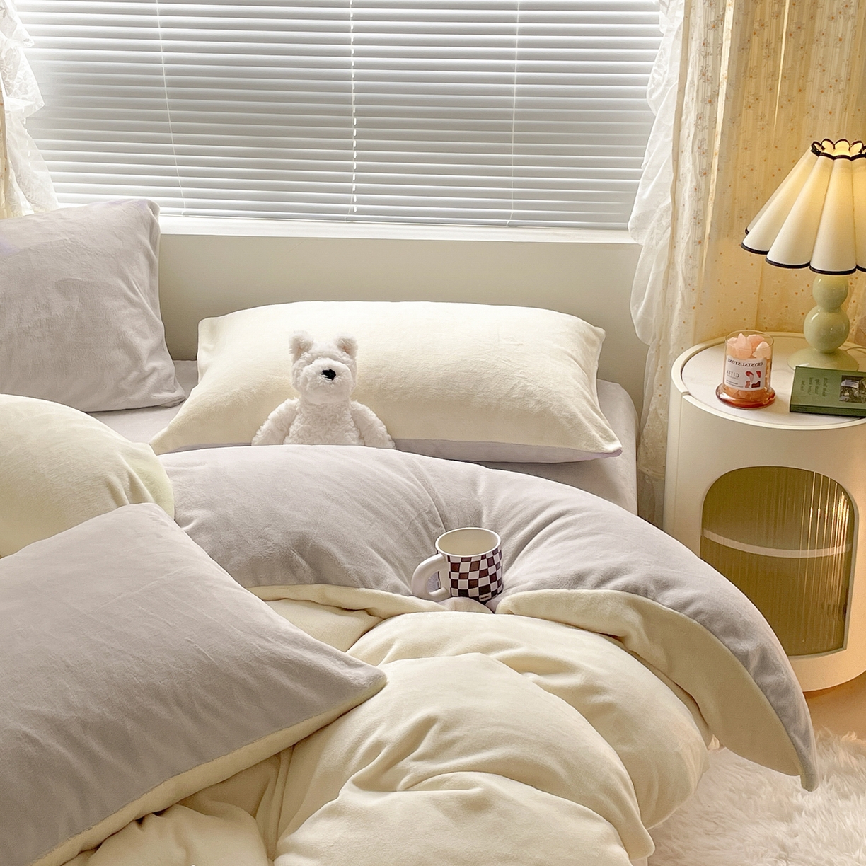 91家纺网 家纺一手货源 找家纺 酱子 2025新款纯色双拼牛奶绒四件套190克 奶黄+米灰