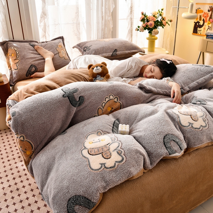 91家纺网 家纺一手货源 找家纺 牵梦萦 2025新款雪花绒小清新印花四件套 啵啵龙