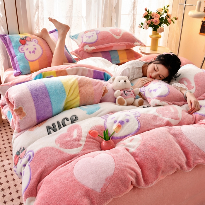 91家纺网 家纺一手货源 找家纺 牵梦萦 2025新款雪花绒小清新印花四件套 彩虹爱心