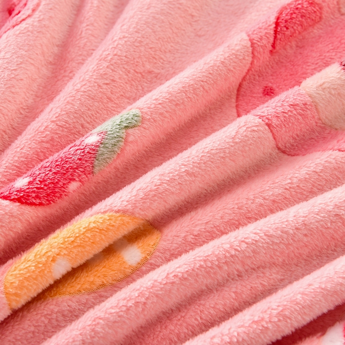 91家纺网 家纺一手货源 找家纺 牵梦萦 2025新款雪花绒小清新印花四件套 草莓熊