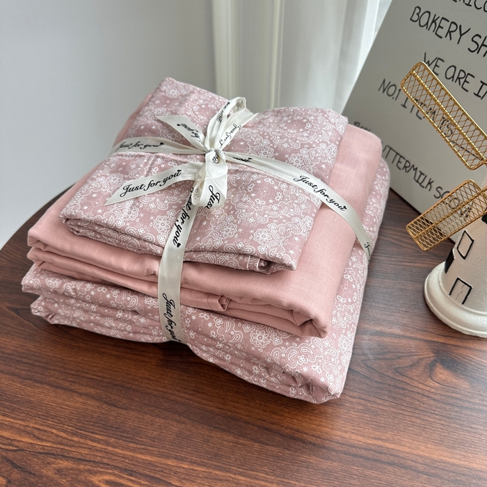 91家纺网 家纺一手货源 找家纺 爱思佳 2024新款A类母婴全棉双层纱印花四件套直播热卖系列-系列二 朱迪