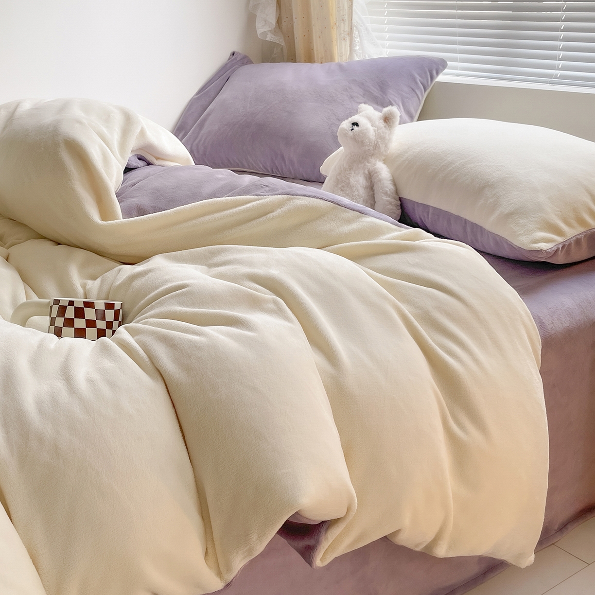 91家纺网 家纺一手货源 找家纺 酱子 2025新款纯色双拼牛奶绒四件套190克 奶黄+浅紫