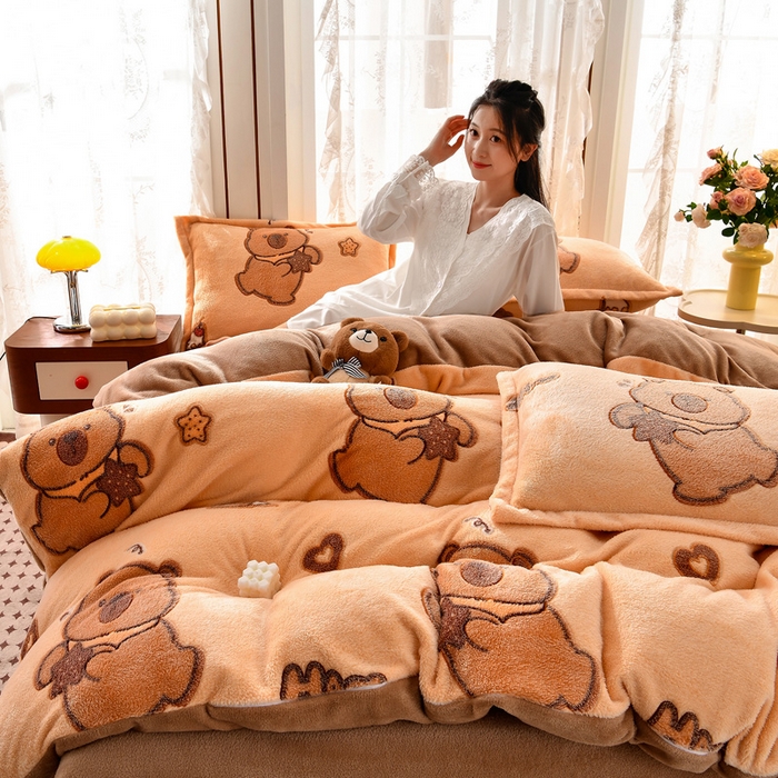 91家纺网 家纺一手货源 找家纺 牵梦萦 2025新款雪花绒小清新印花四件套 卡皮巴拉