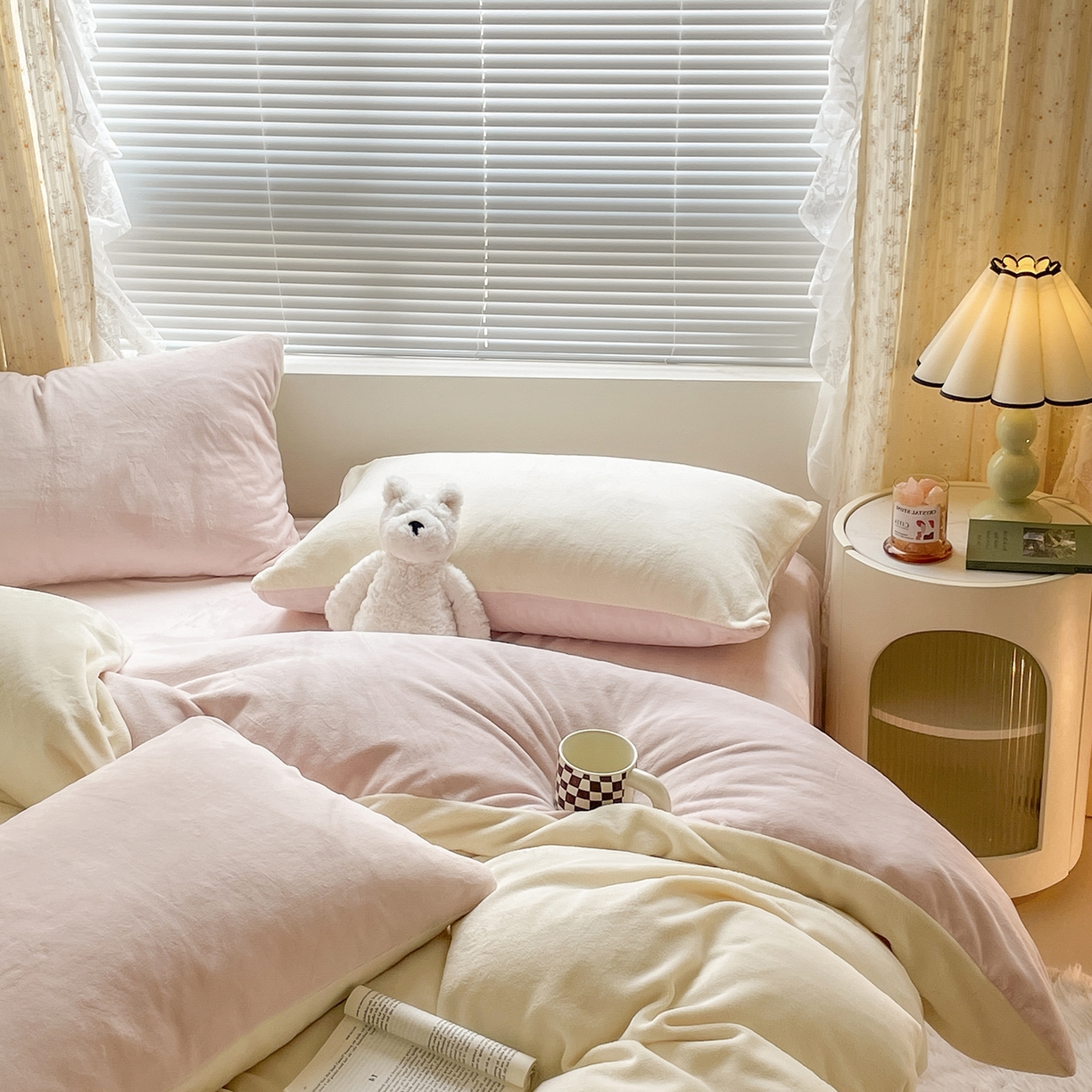 91家纺网 家纺一手货源 找家纺 酱子 2025新款纯色双拼牛奶绒四件套190克 奶黄+桃粉