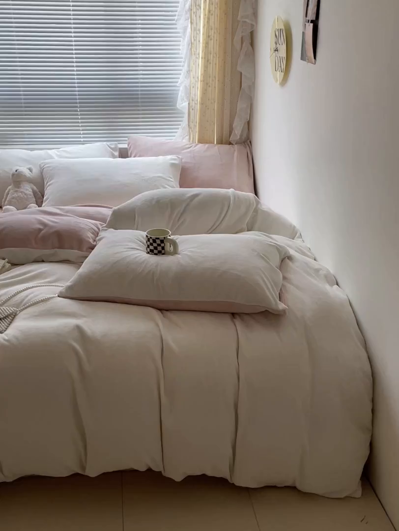 91家纺网 家纺一手货源 找家纺 酱子 2025新款纯色双拼牛奶绒四件套190克 奶黄+桃粉