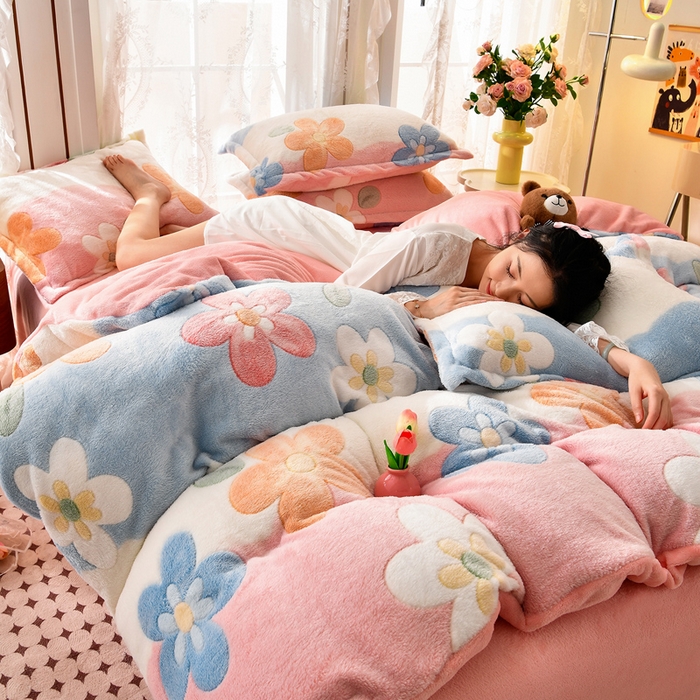 91家纺网 家纺一手货源 找家纺 牵梦萦 2025新款雪花绒小清新印花四件套 迷人花语