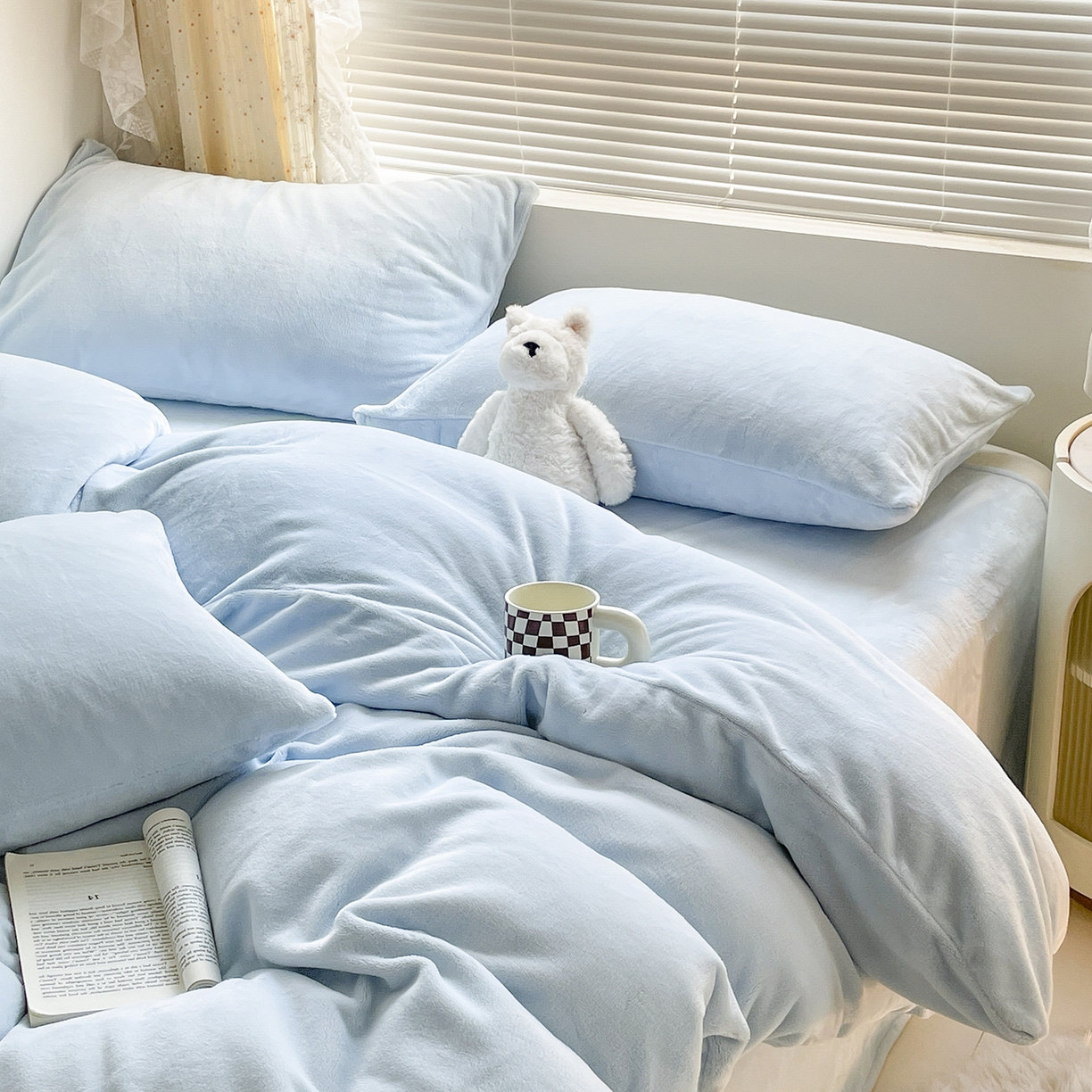 91家纺网 家纺一手货源 找家纺 酱子 2025新款纯色双拼牛奶绒四件套190克 浅蓝