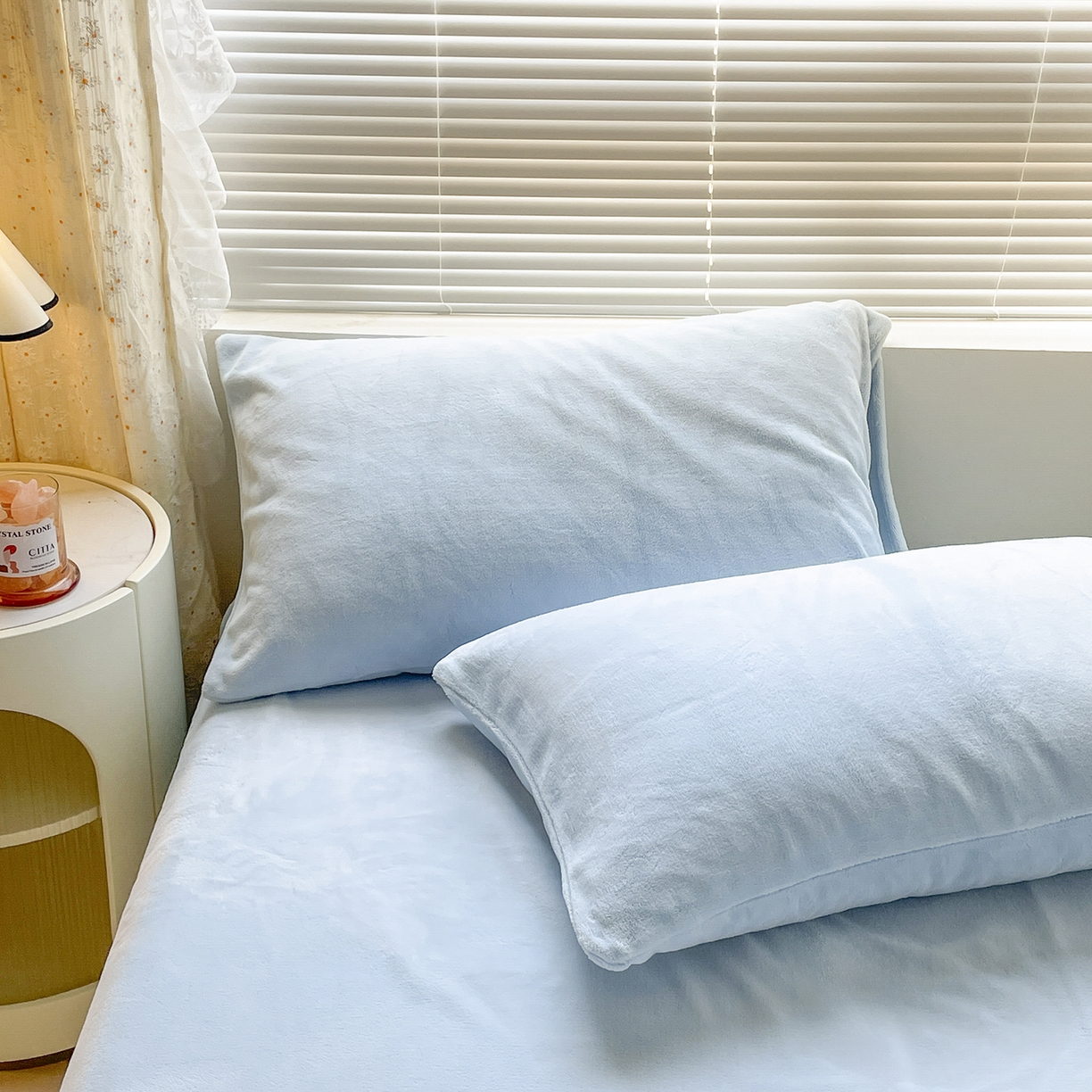 91家纺网 家纺一手货源 找家纺 酱子 2025新款纯色双拼牛奶绒四件套190克 浅蓝