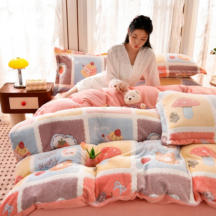 91家纺网 家纺一手货源 找家纺 牵梦萦 2025新款雪花绒小清新印花四件套 甜蜜日常