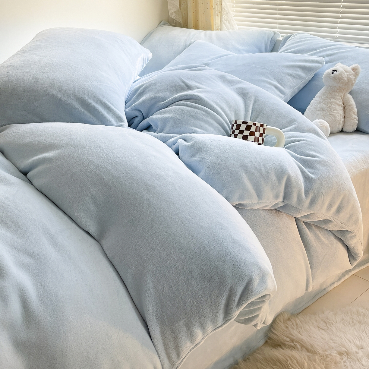91家纺网 家纺一手货源 找家纺 酱子 2025新款纯色双拼牛奶绒四件套190克 浅蓝