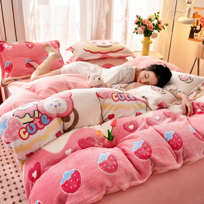 91家纺网 家纺一手货源 找家纺 牵梦萦 2025新款雪花绒小清新印花四件套 小熊冰激凌