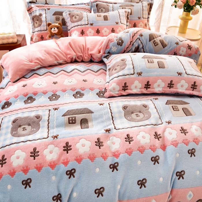 91家纺网 家纺一手货源 找家纺 牵梦萦 2025新款雪花绒小清新印花四件套 小熊乐园