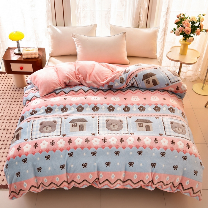 91家纺网 家纺一手货源 找家纺 牵梦萦 2025新款雪花绒小清新印花四件套 小熊乐园