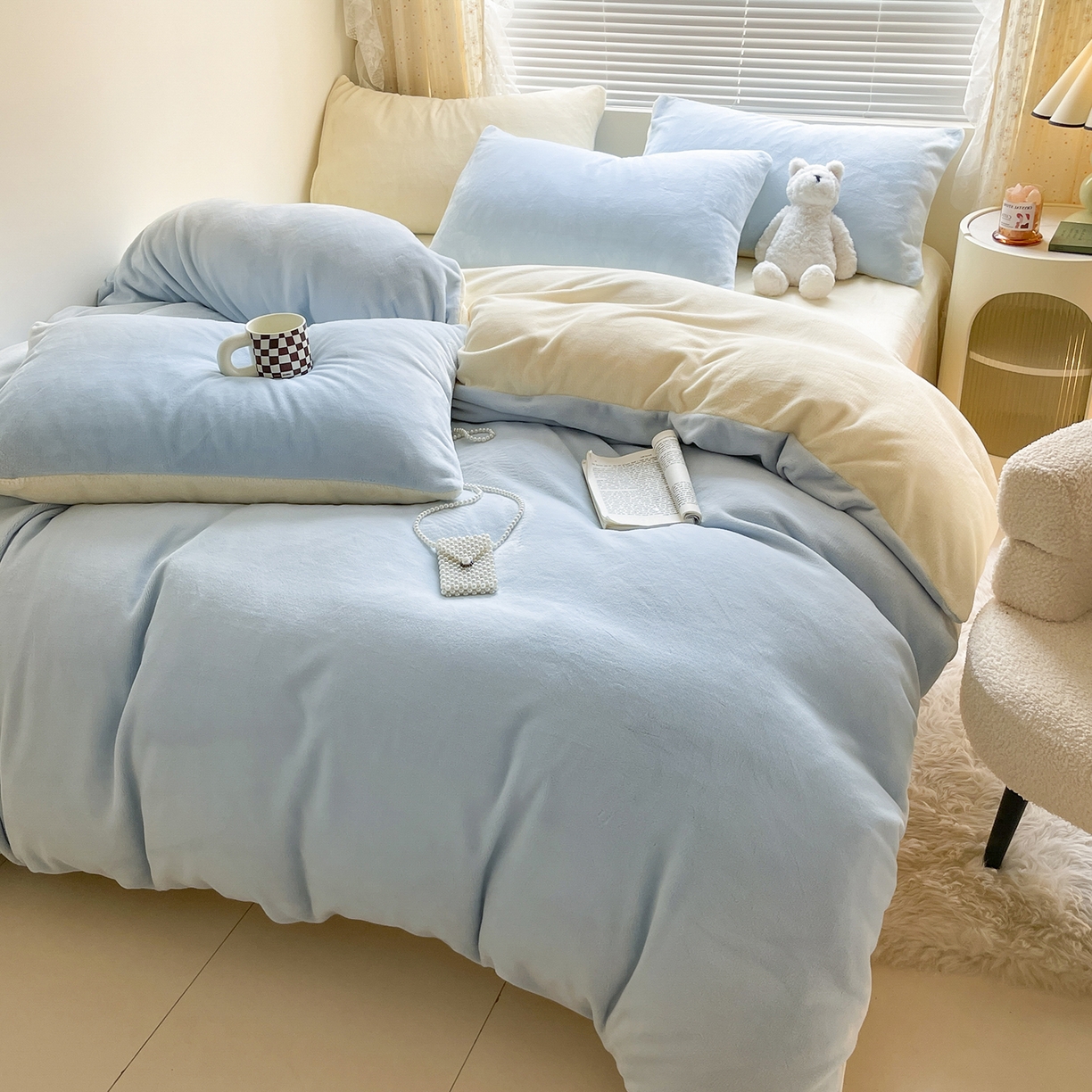 91家纺网 家纺一手货源 找家纺 酱子 2025新款纯色双拼牛奶绒四件套190克 浅蓝+奶黄