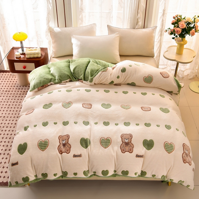 91家纺网 家纺一手货源 找家纺 牵梦萦 2025新款雪花绒小清新印花四件套 心动小熊