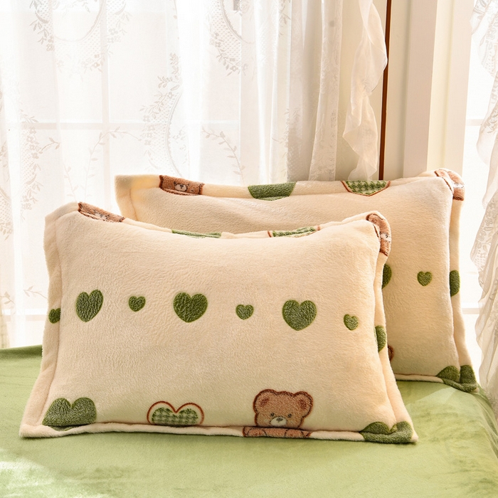 91家纺网 家纺一手货源 找家纺 牵梦萦 2025新款雪花绒小清新印花四件套 心动小熊