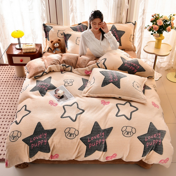 91家纺网 家纺一手货源 找家纺 牵梦萦 2025新款雪花绒小清新印花四件套 幸运狗