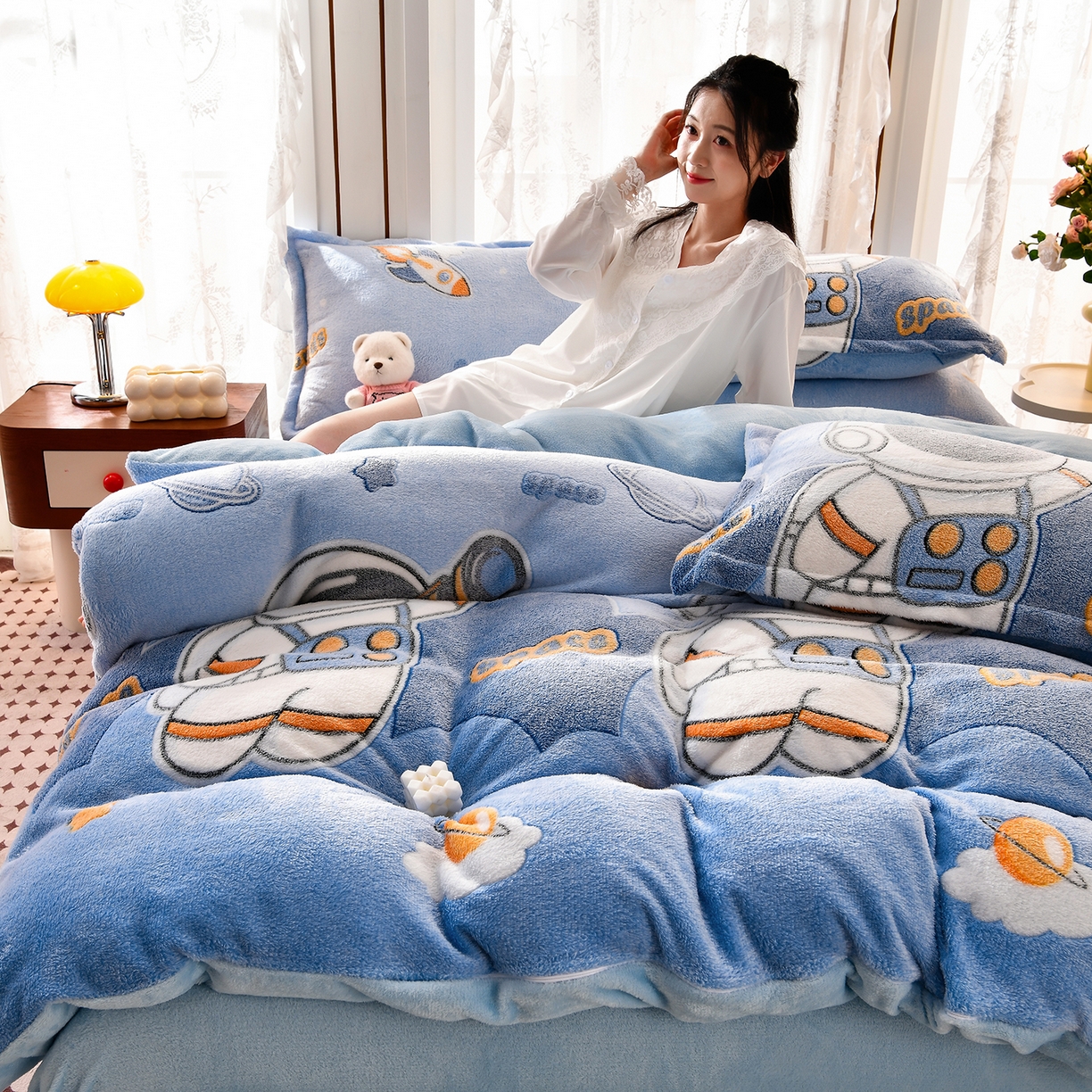 91家纺网 家纺一手货源 找家纺 牵梦萦 2025新款雪花绒小清新印花四件套 宇航员