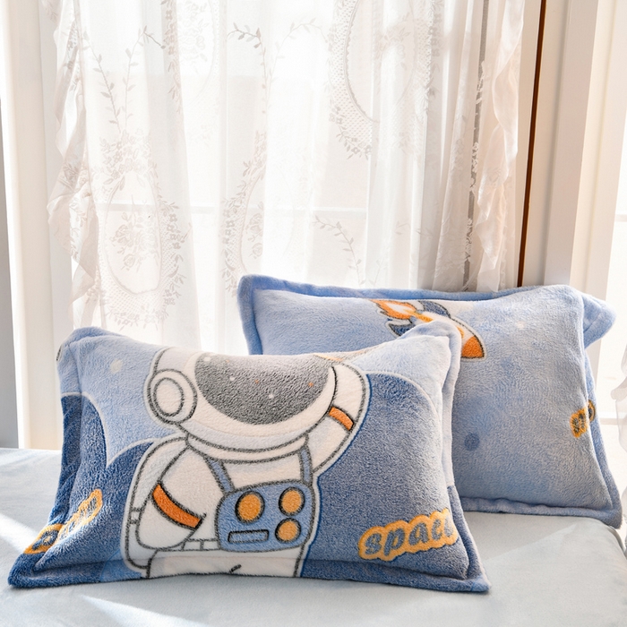 91家纺网 家纺一手货源 找家纺 牵梦萦 2025新款雪花绒小清新印花四件套 宇航员